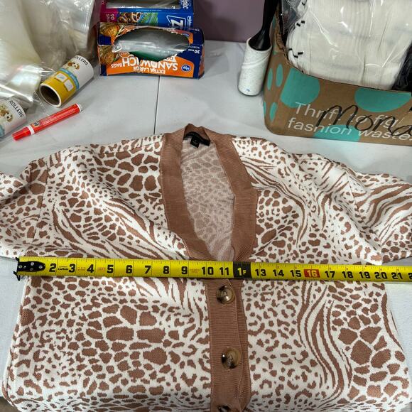 Ann Taylor Mixed Animal Print Boyfriend Button Up Cardigan Womens Size Medium - Picture 6 of 7